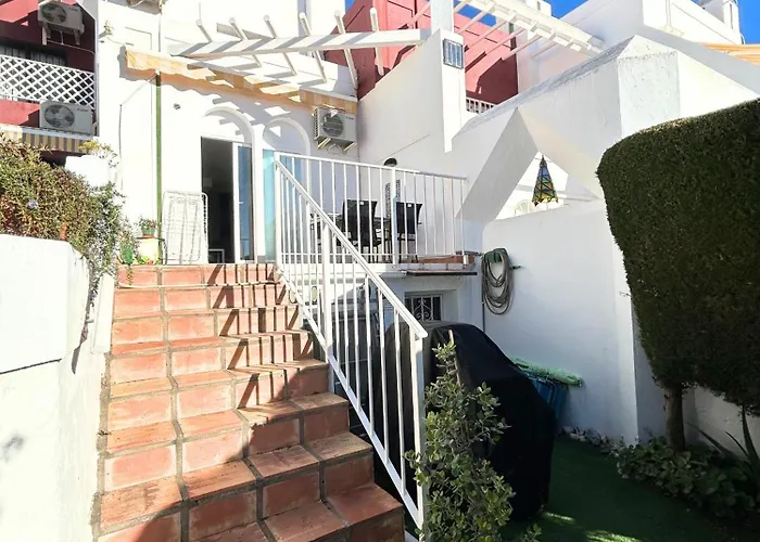 Alhambra 9 * נרחה